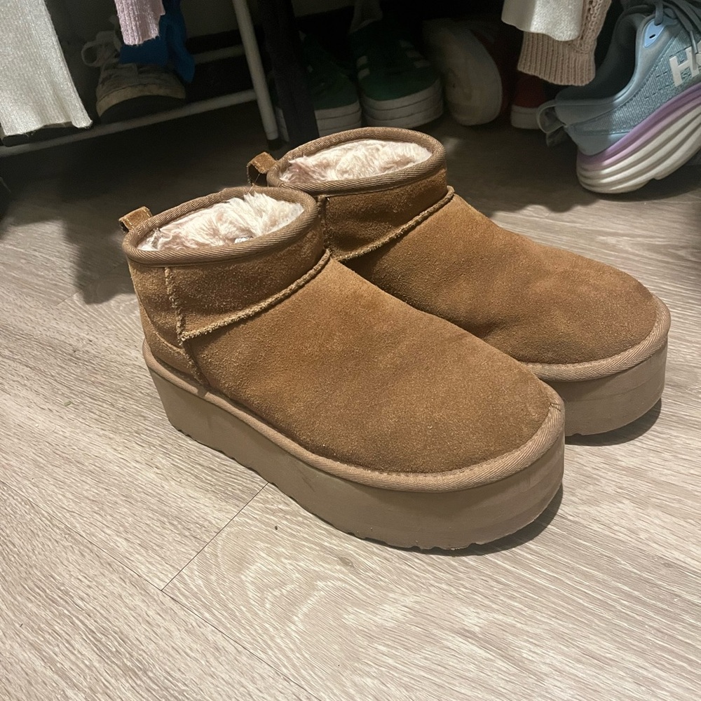 Platform ultra mini Uggs in chestnut 
Size 8